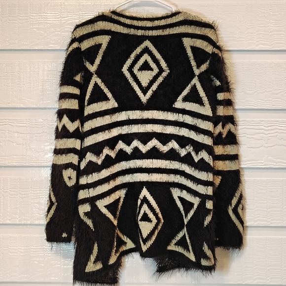 Michelle Nicole Women's Small Black White Shaggy Open Cardigan Soft Cozy Aztec - Picture 5 of 8